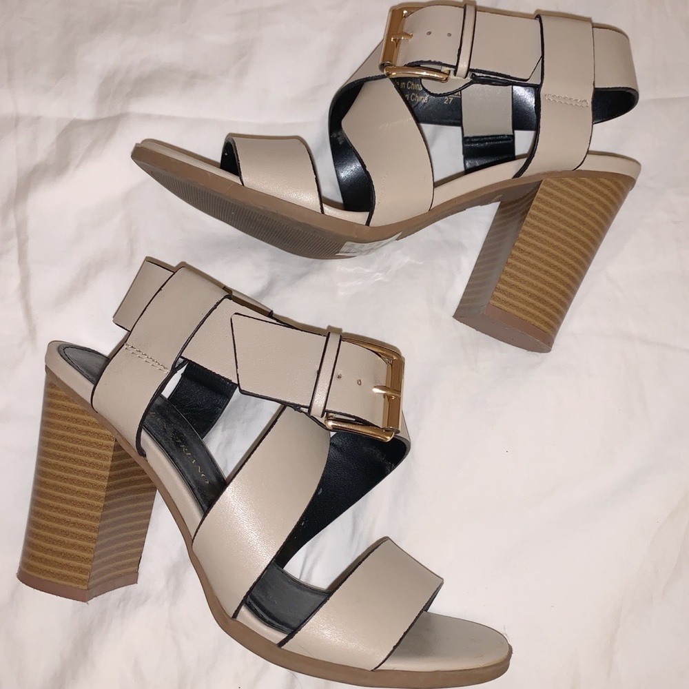 NUDE STRAPPY HEELS!!
